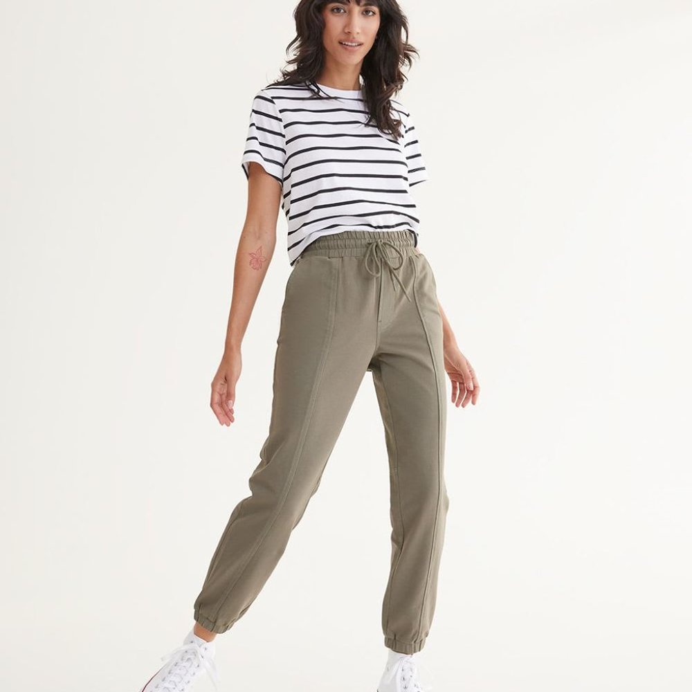 Reitmans NWOT - Loose Jogger in Green (Medium)